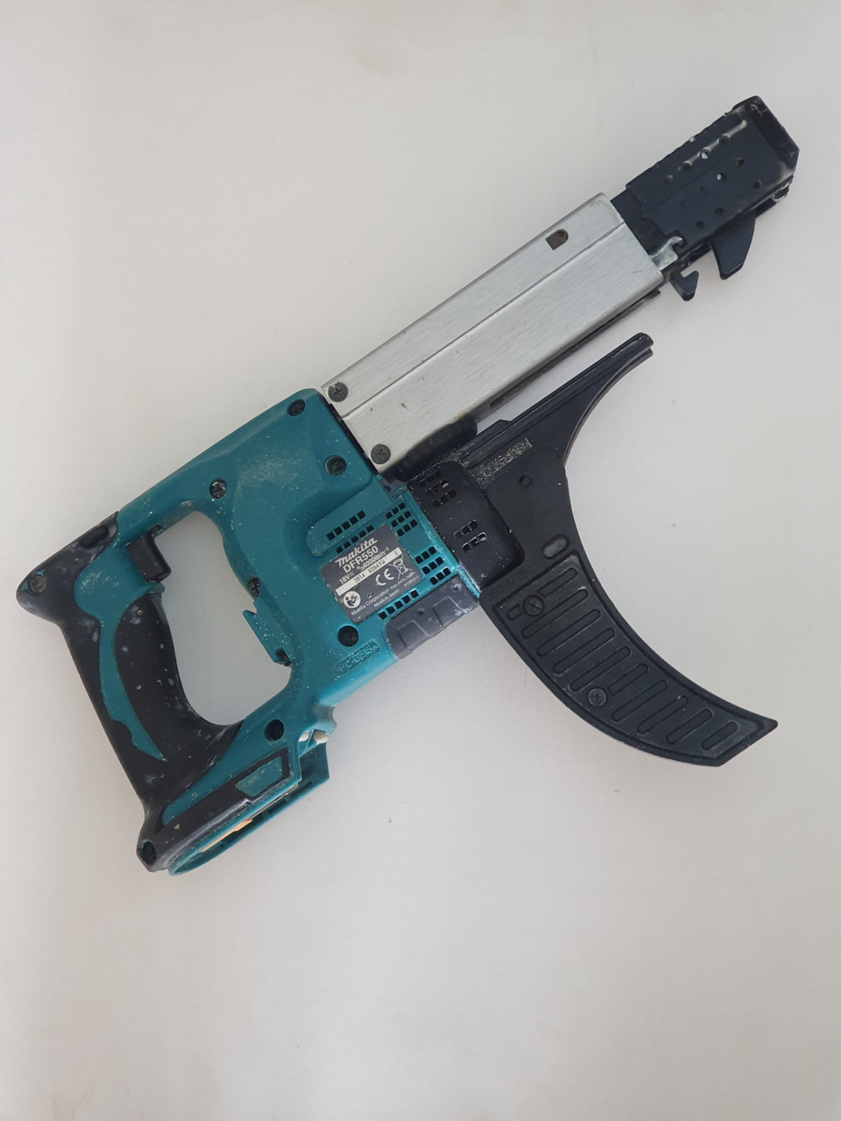 Makita Nauharuuvinväännin DFR550