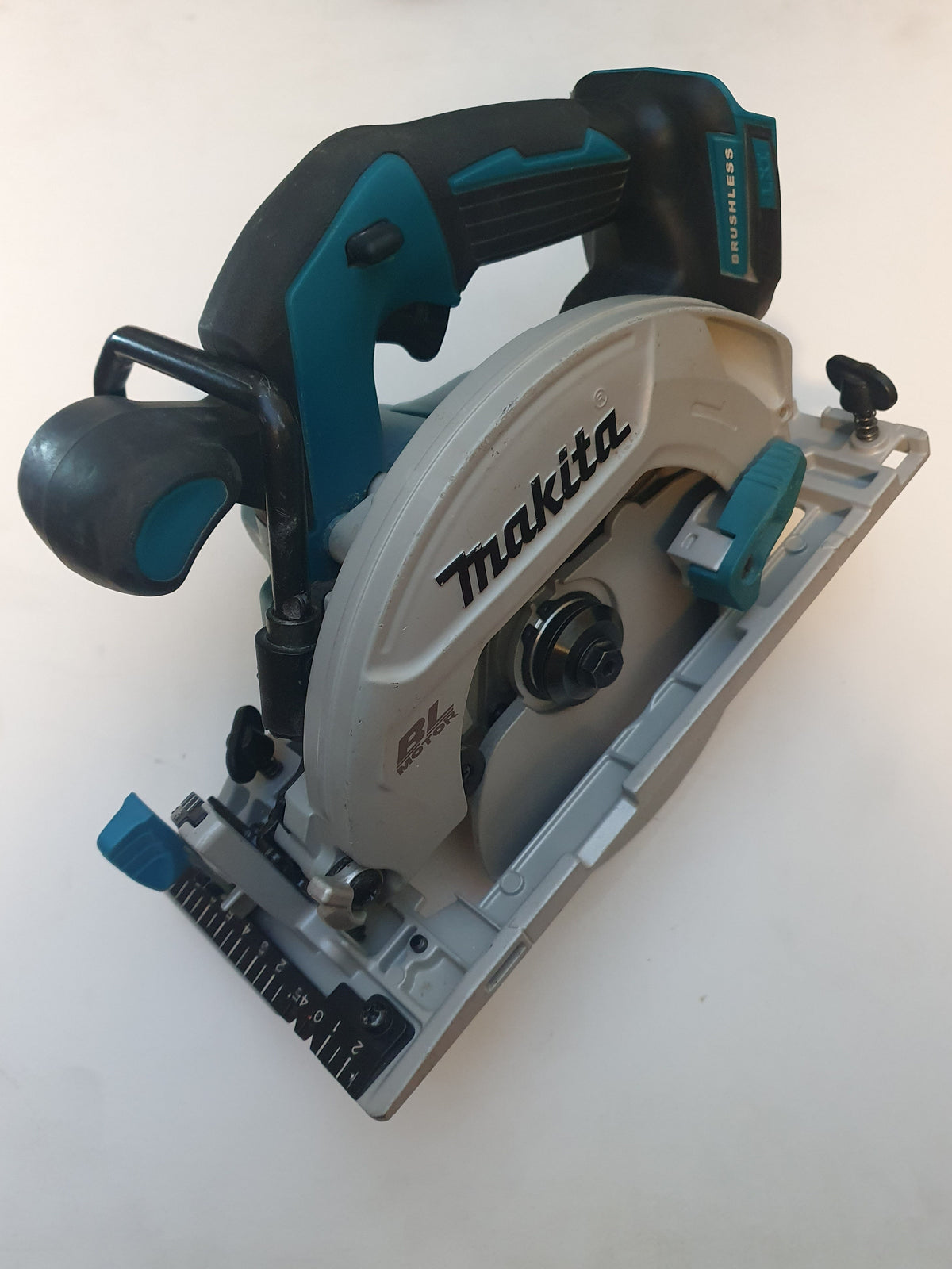 Makita Pyörösaha DHS680