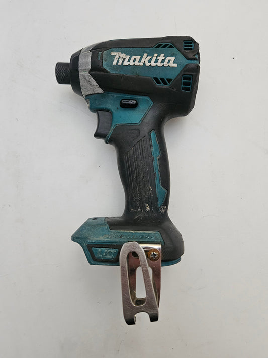 Makita Ruuvinväännin DTD153